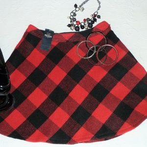 NWT Hollister Skirt Blk/Red Plaid XS